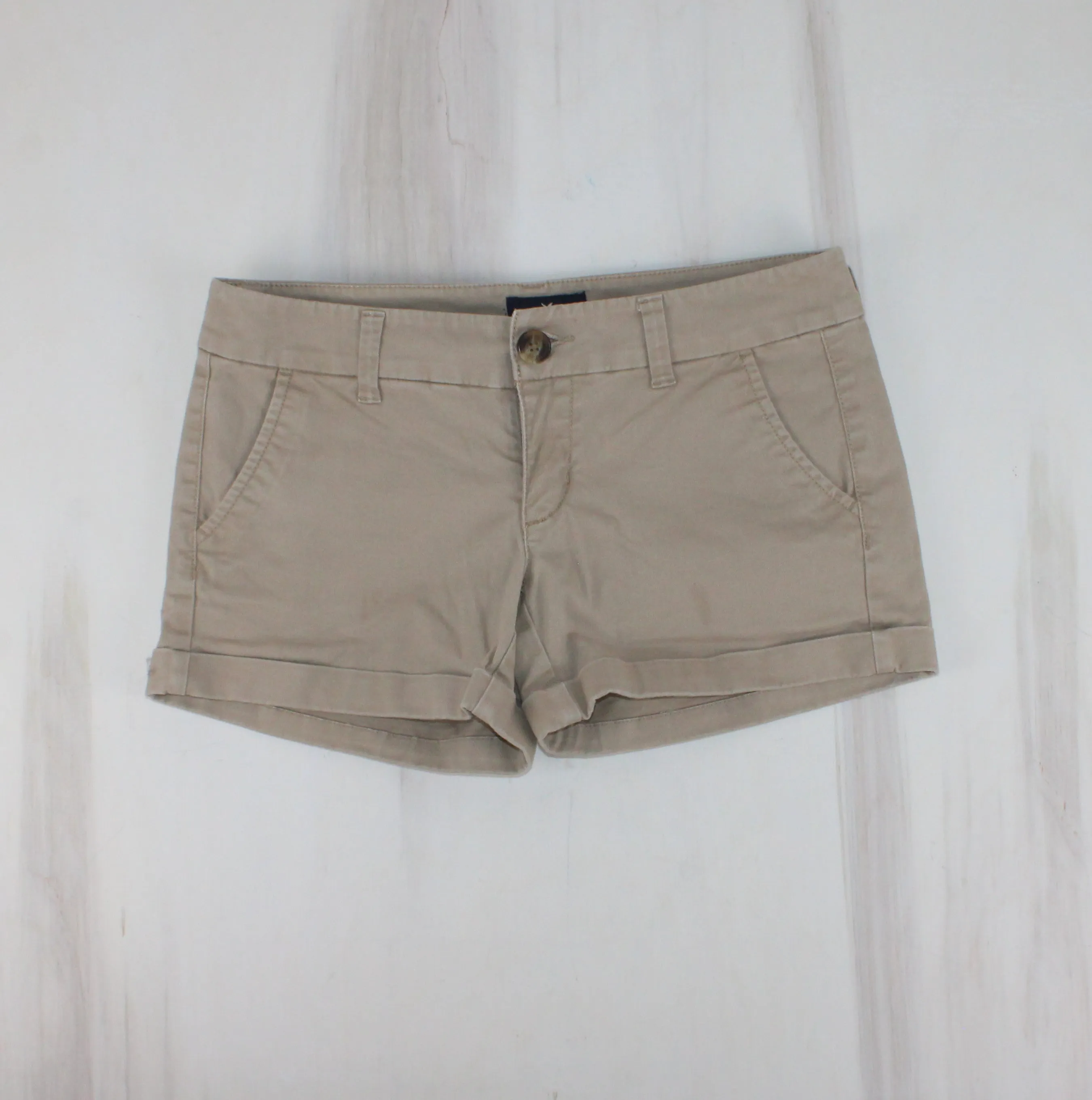 AMERICAN EAGLE TAN SHORTS LADIES SIZE 2 PRE-LOVED