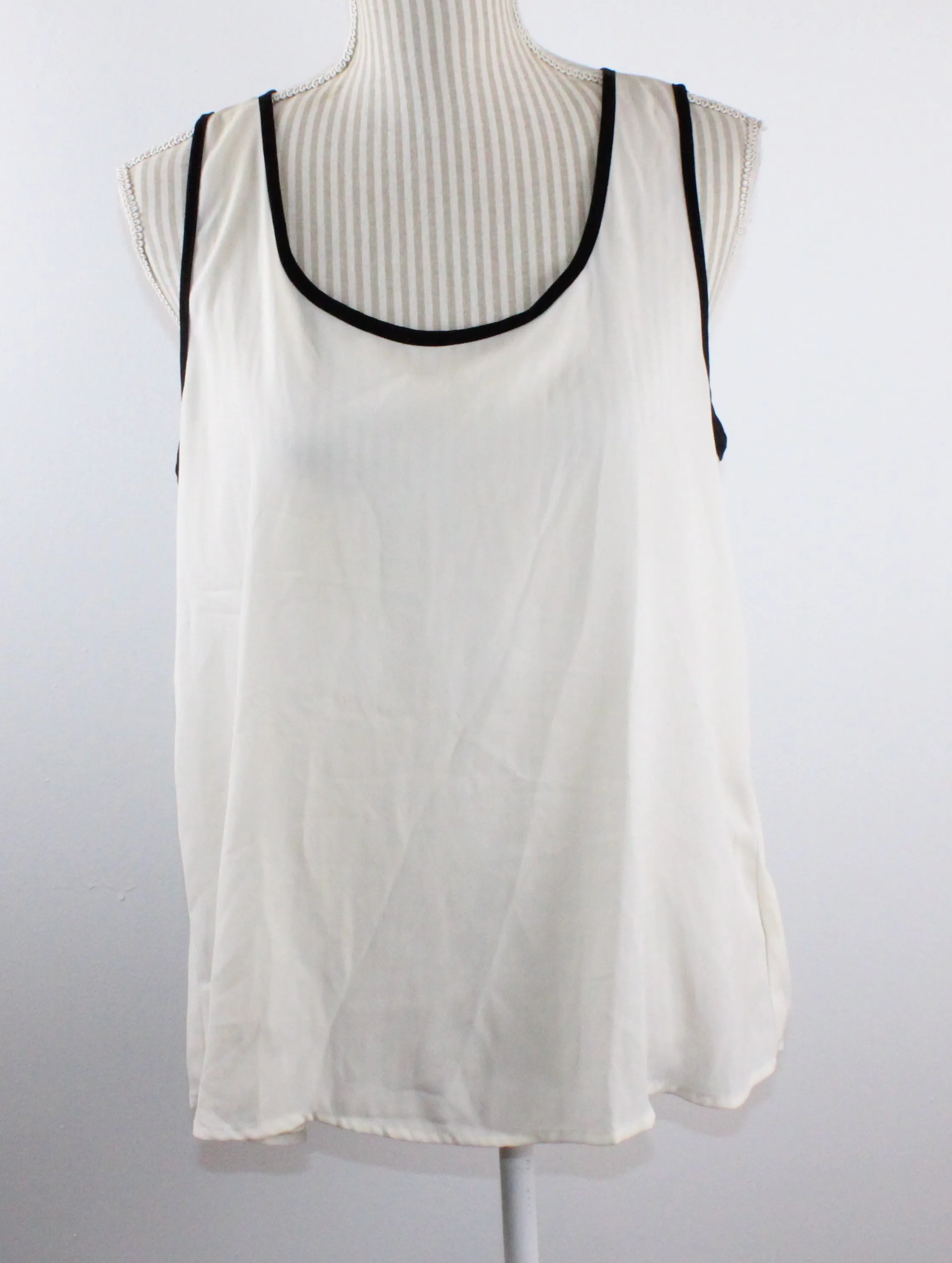 FOREVER 21 IVORY SLEEVELESS BLOUSE LADIES LARGE PRE-LOVED