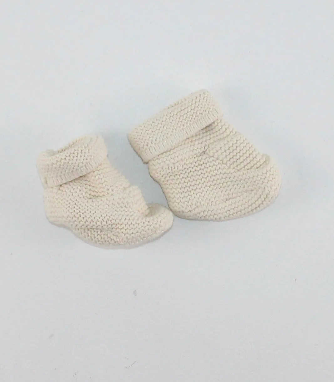 GAP IVORY KNIT BOOTIES 0-3M PRE-LOVED