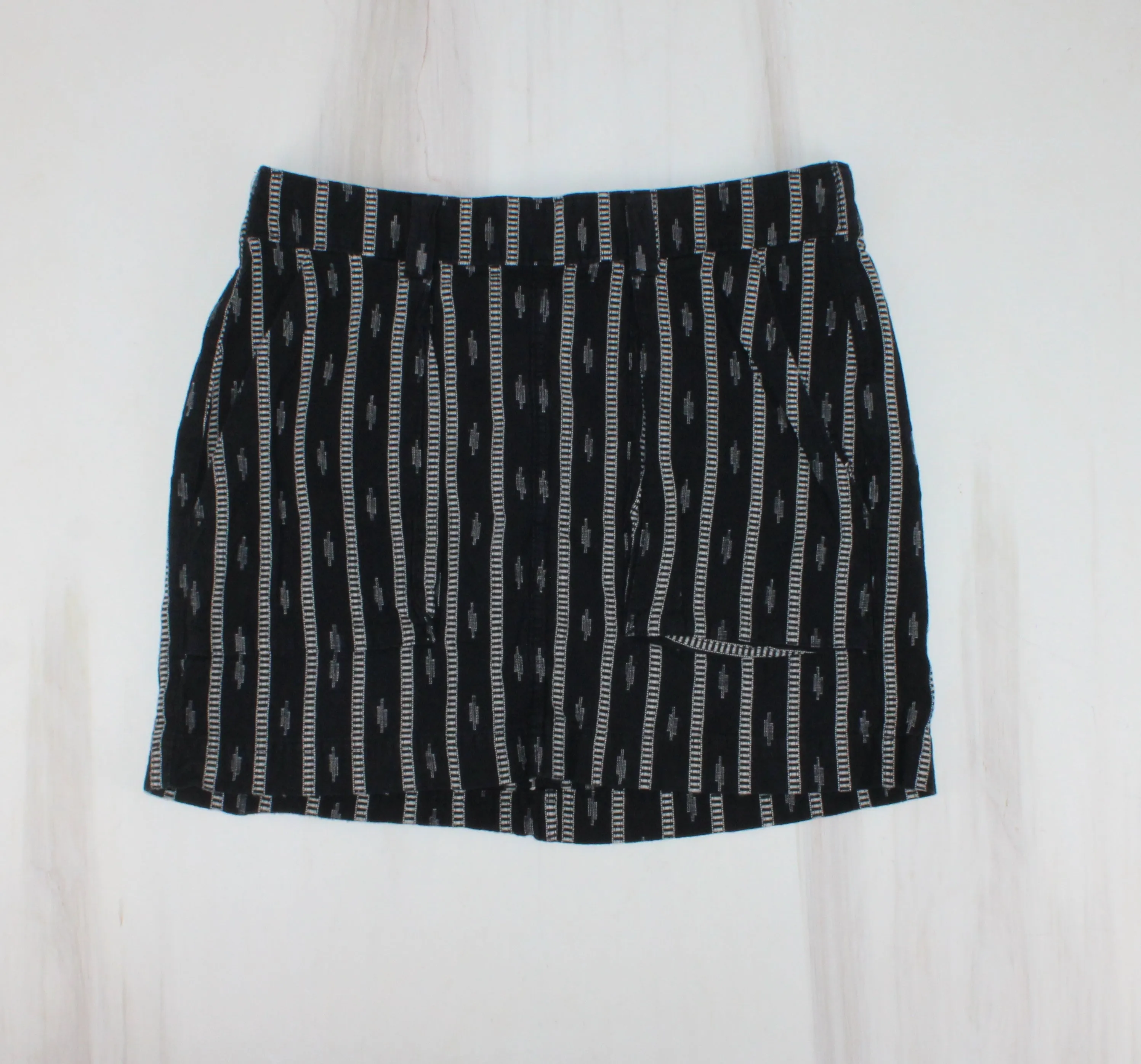 OLD NAVY BLACK/TAN STRIPED SHORTS LADIES MEDIUM PRE-LOVED